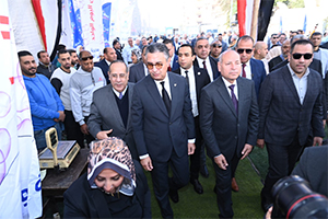 وزير التموين والتجارة ومحافظ القاهرة يتفقدان سوق اليوم الواحد بحي المرج 