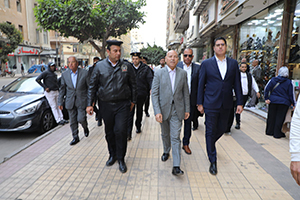  محافظ القاهرة يقود جولة مفاجئة لإزالة الإشغالات والتعديات بشوارع وسط المدينة