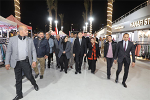 محافظ القاهرة يتفقد معرض 