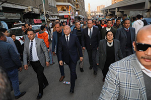 محافظ القاهرة يشارك في أكبر إفطار جماعي شعبي في عزبة كوم حمادة بالمطرية