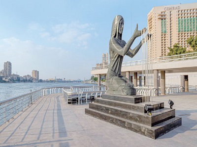 http://www.cairo.gov.eg/en/Photos/English_site/new%20in%20cairo/Mamsha_Ahl_Misr/Ahl_misr_walkway_statue2.jpg